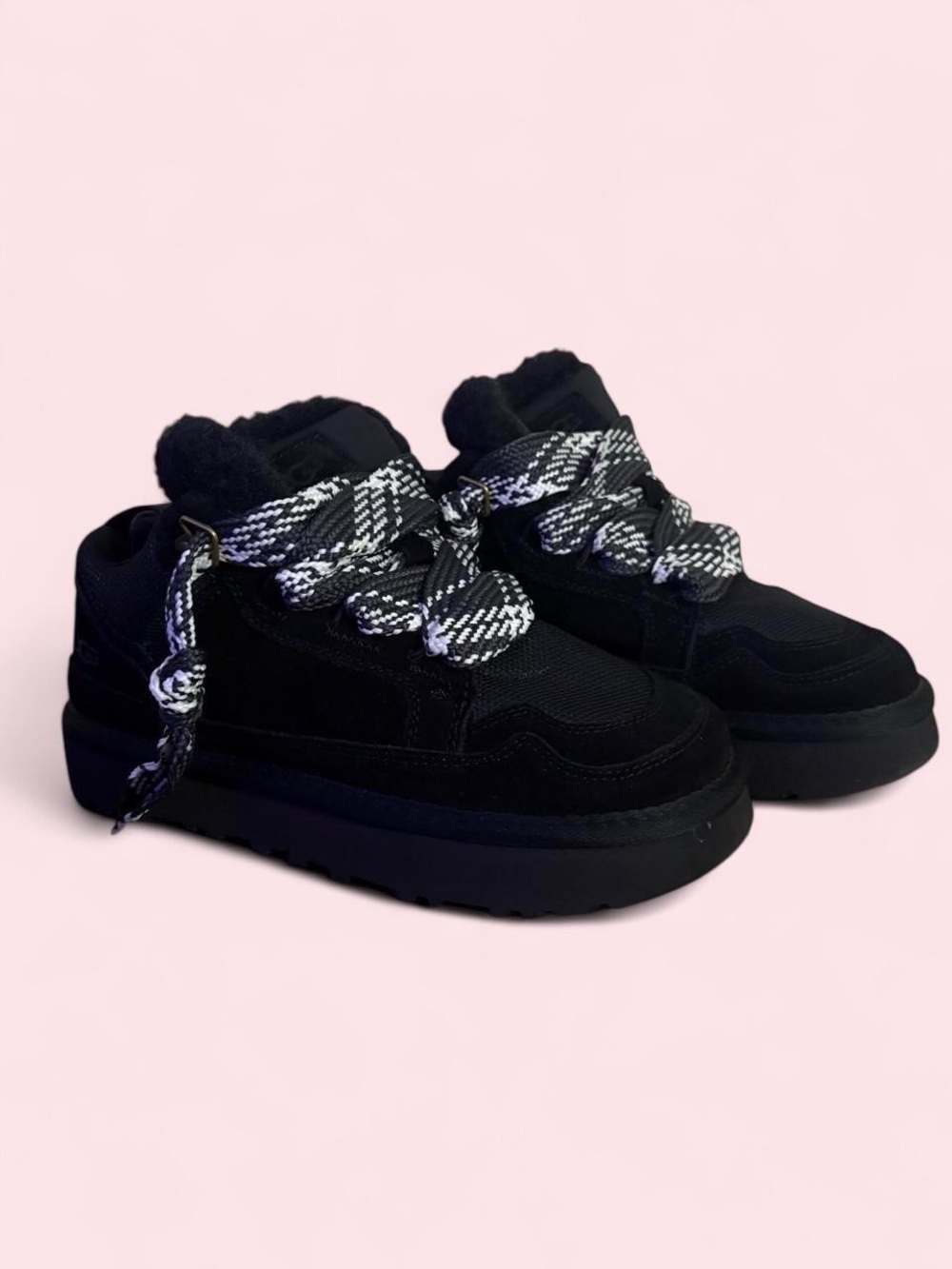 UGG Womens Black Lowmel Size 8 Shoes